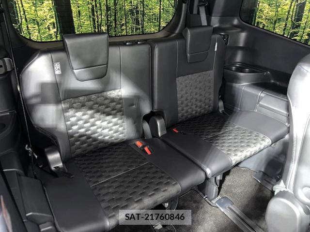 Toyota VOXY 2023-08 8071245-9