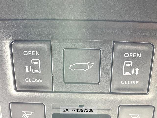Toyota VOXY 2022-04 8071412-3