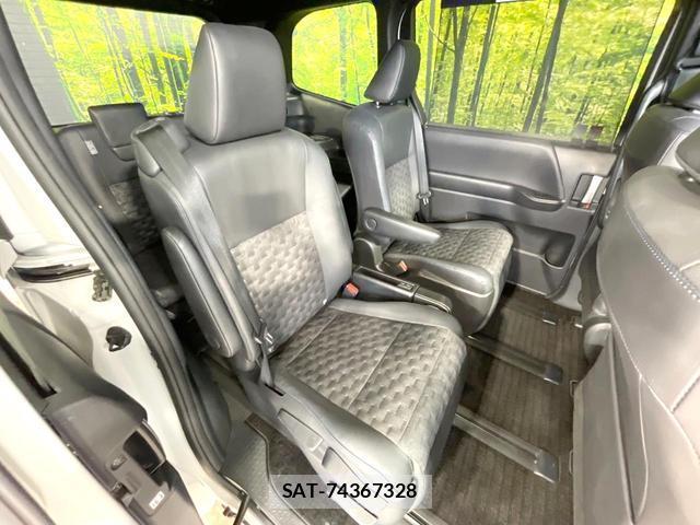 Toyota VOXY 2022-04 8071412-8