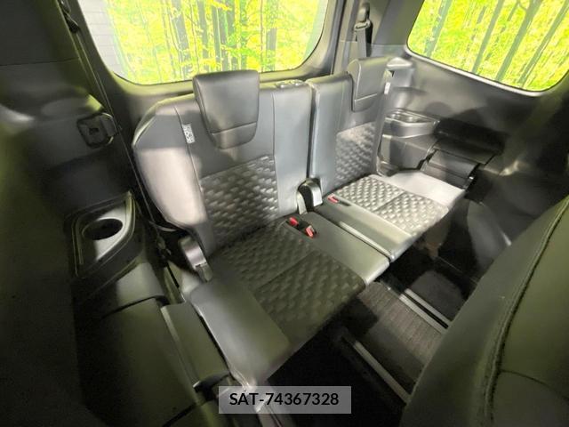 Toyota VOXY 2022-04 8071412-9