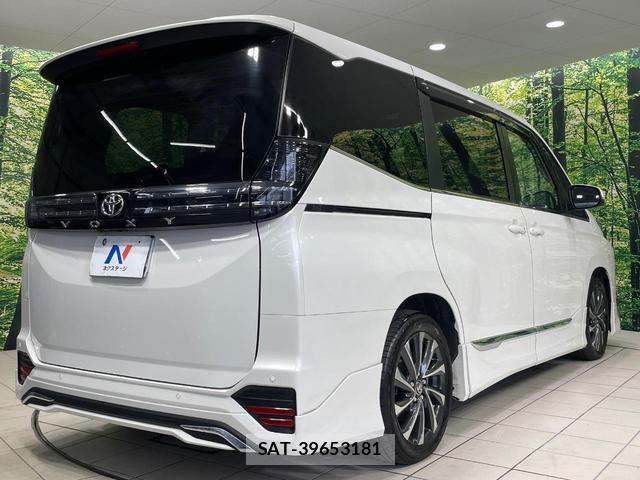 Toyota VOXY 2024-09 8071468-16