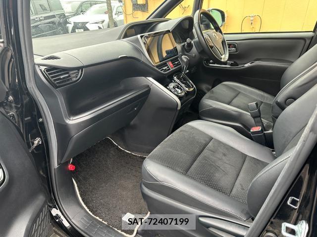 Toyota VOXY 2021-05 8071496-13