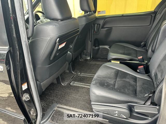 Toyota VOXY 2021-05 8071496-14