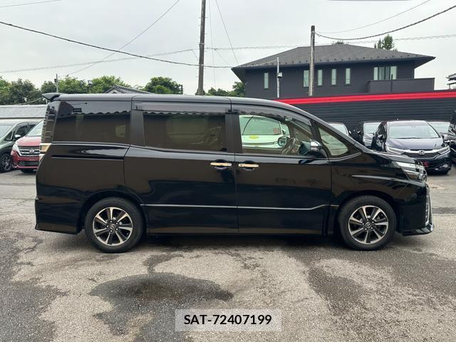 Toyota VOXY 2021-05 8071496-18