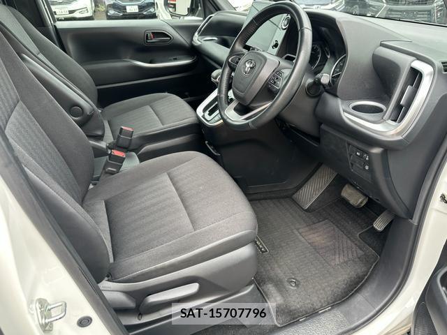 Toyota VOXY 2023-05 8071499-11