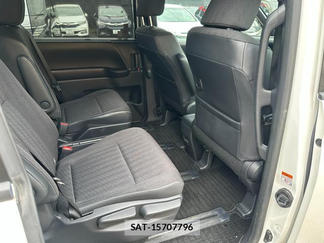 Toyota VOXY 2023-05 8071499-12