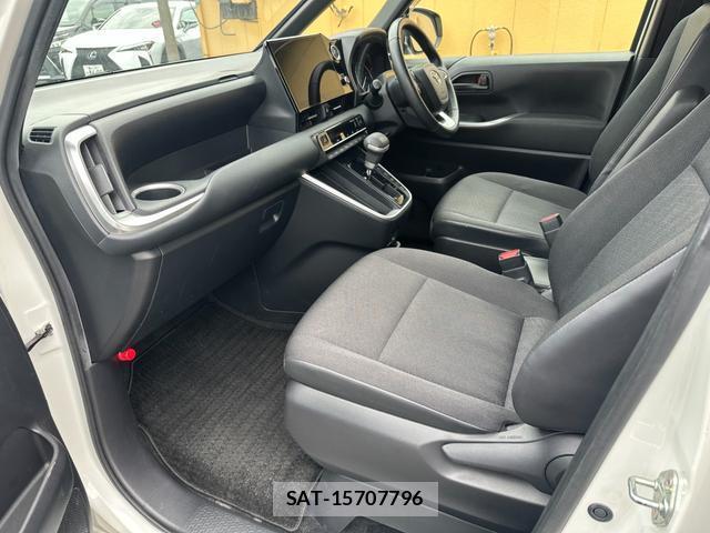 Toyota VOXY 2023-05 8071499-13