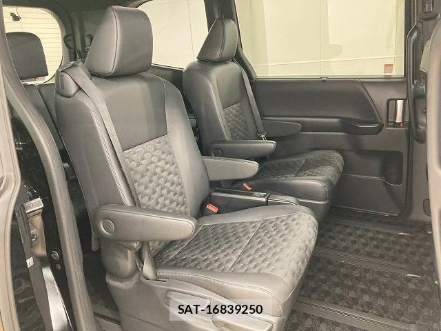 Toyota VOXY 2024-03 8071550-10