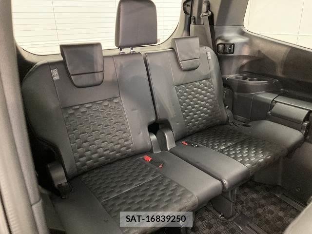 Toyota VOXY 2024-03 8071550-11