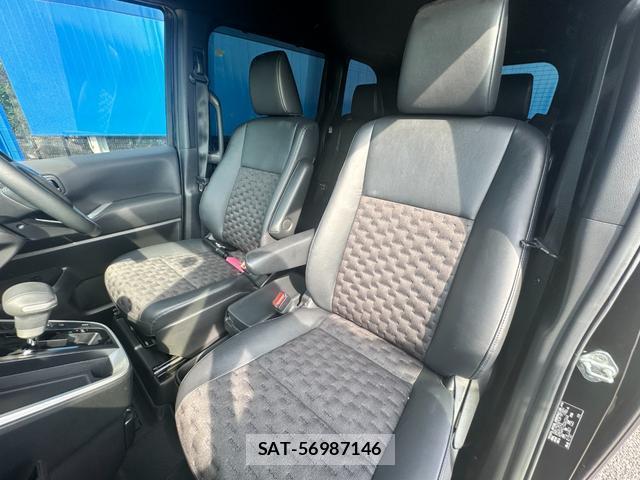 Toyota VOXY 2023-06 8071556-11