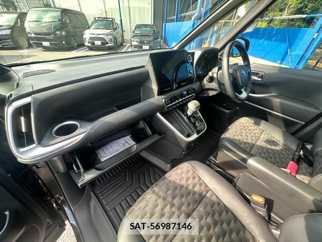 Toyota VOXY 2023-06 8071556-12