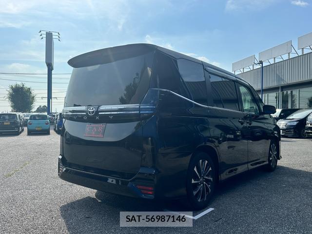 Toyota VOXY 2023-06 8071556-4