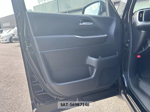 Toyota VOXY 2023-06 8071556-9