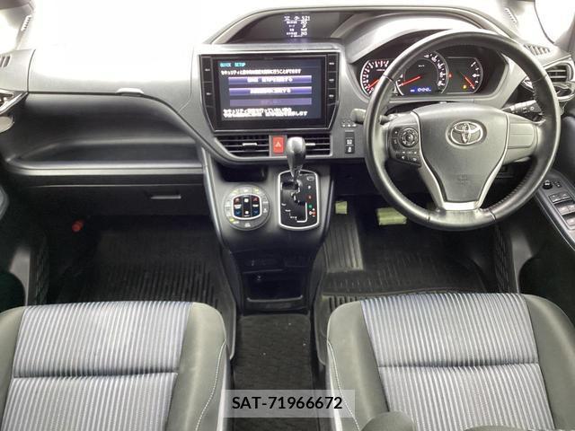 Toyota VOXY 2016-04 8071609-1