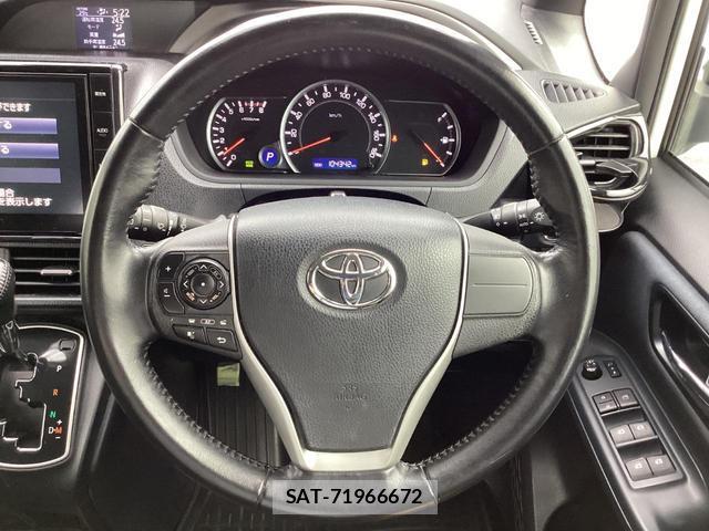 Toyota VOXY 2016-04 8071609-11