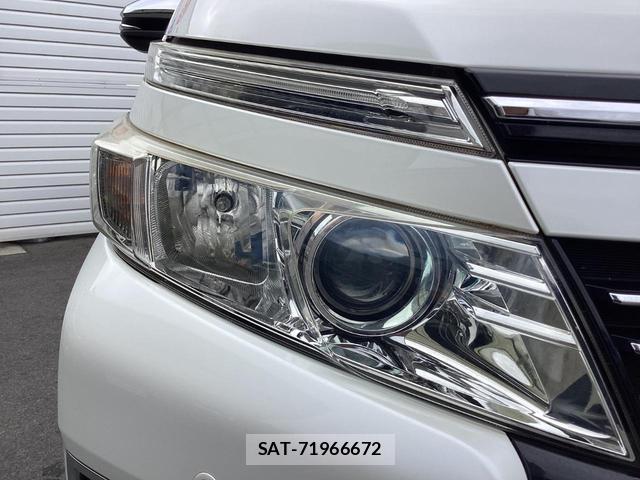 Toyota VOXY 2016-04 8071609-12
