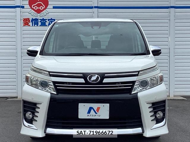 Toyota VOXY 2016-04 8071609-14
