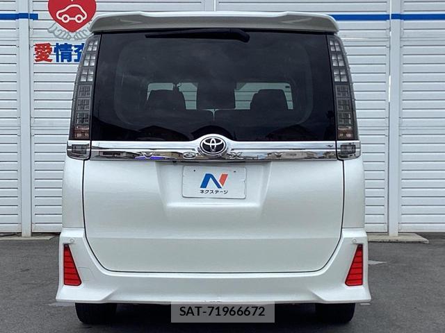 Toyota VOXY 2016-04 8071609-15