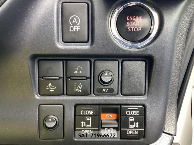 Toyota VOXY 2016-04 8071609-2