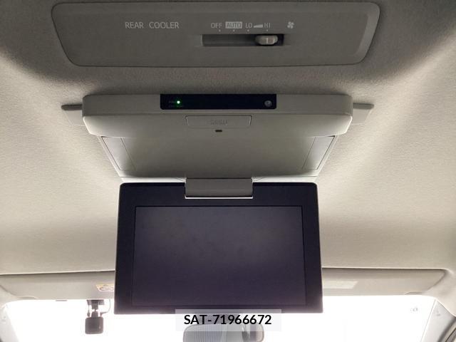 Toyota VOXY 2016-04 8071609-3