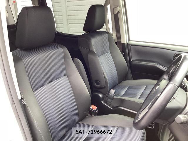 Toyota VOXY 2016-04 8071609-7