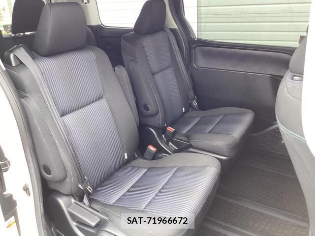 Toyota VOXY 2016-04 8071609-8