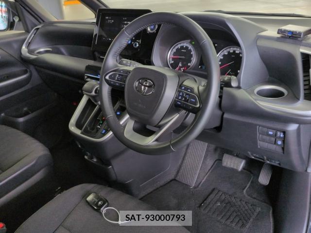 Toyota VOXY 2023-05 8071788-2