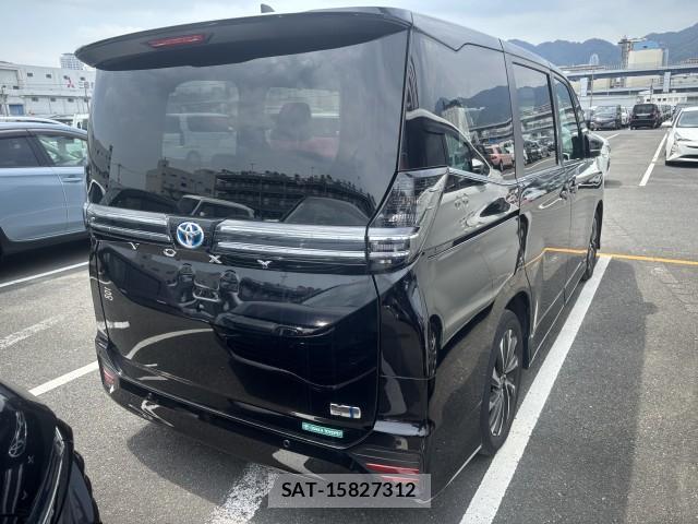 Toyota VOXY 2023-04 8072110-4