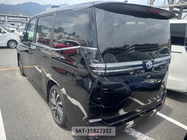 Toyota VOXY 2023-04 8072110-5