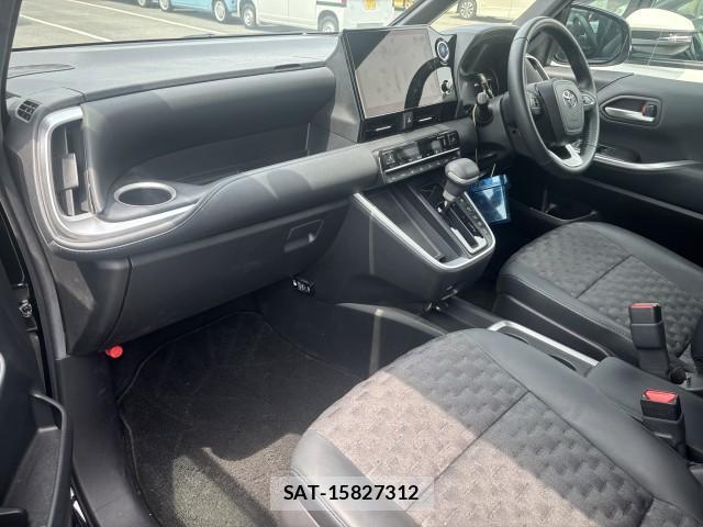 Toyota VOXY 2023-04 8072110-6