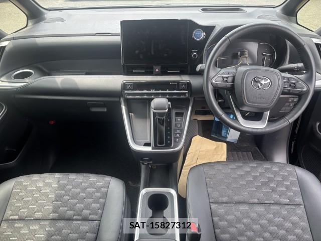 Toyota VOXY 2023-04 8072110-7