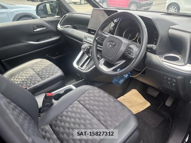 Toyota VOXY 2023-04 8072110-8