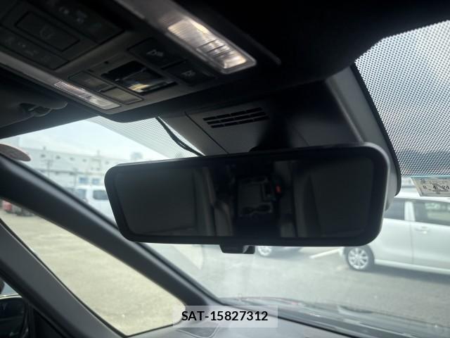 Toyota VOXY 2023-04 8072110-9