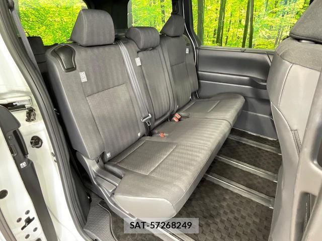Toyota VOXY 2025-06 8072486-8