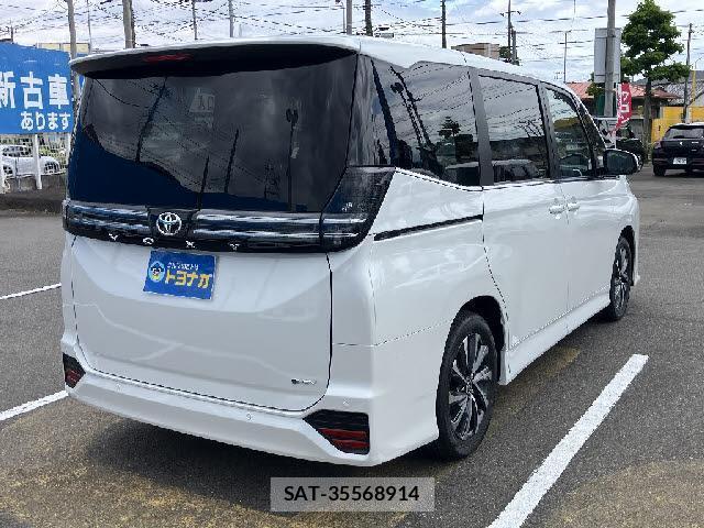 Toyota VOXY 2026-05 8072517-3
