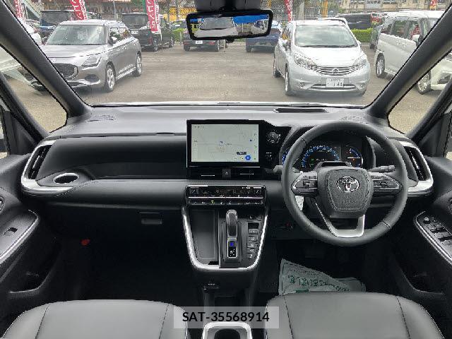 Toyota VOXY 2026-05 8072517-6