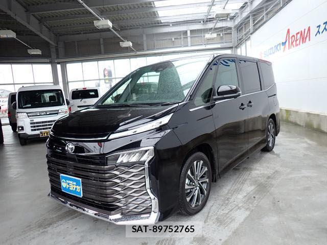 Toyota VOXY 2026-04 8072540-0