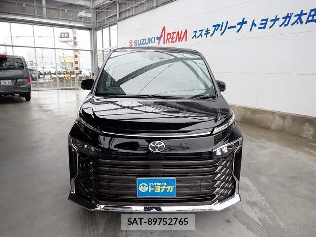Toyota VOXY 2026-04 8072540-1