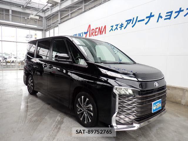 Toyota VOXY 2026-04 8072540-2