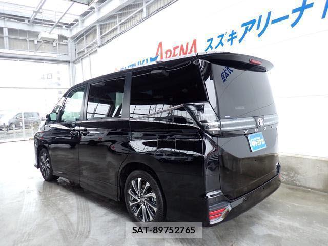 Toyota VOXY 2026-04 8072540-5