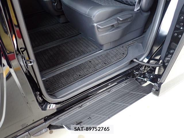 Toyota VOXY 2026-04 8072540-7