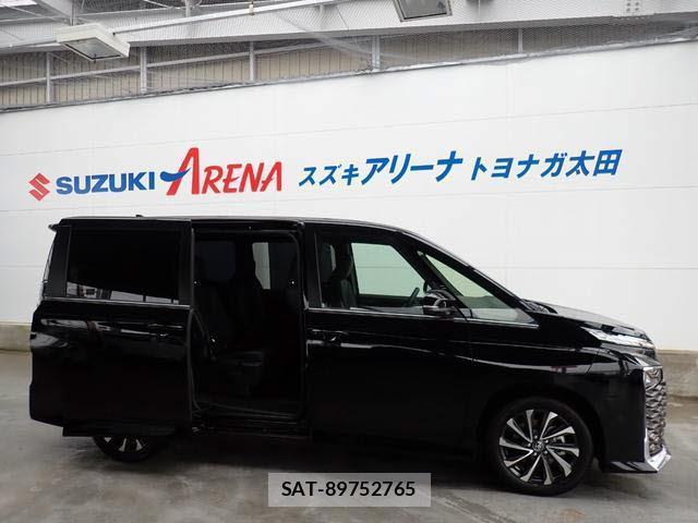 Toyota VOXY 2026-04 8072540-8