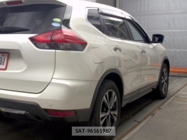 Nissan X-TRAIL 2018-01 8071007-4