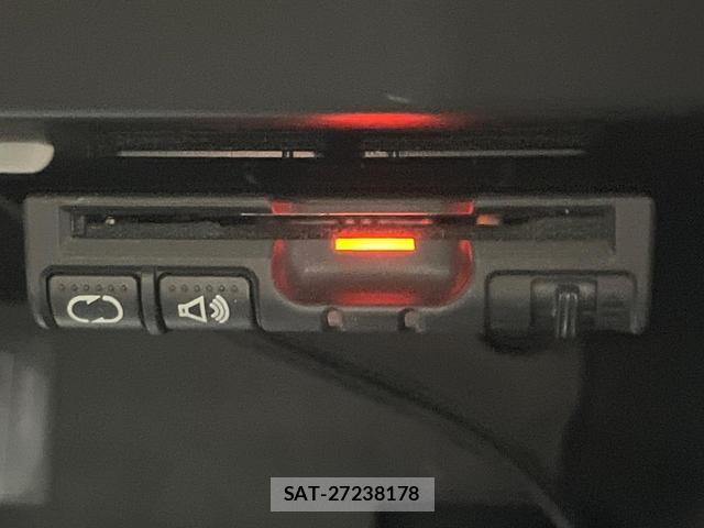Nissan X-TRAIL 2016-01 8071214-6