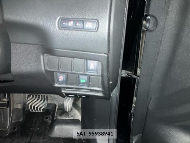 Nissan X-TRAIL 2014-02 8071309-15