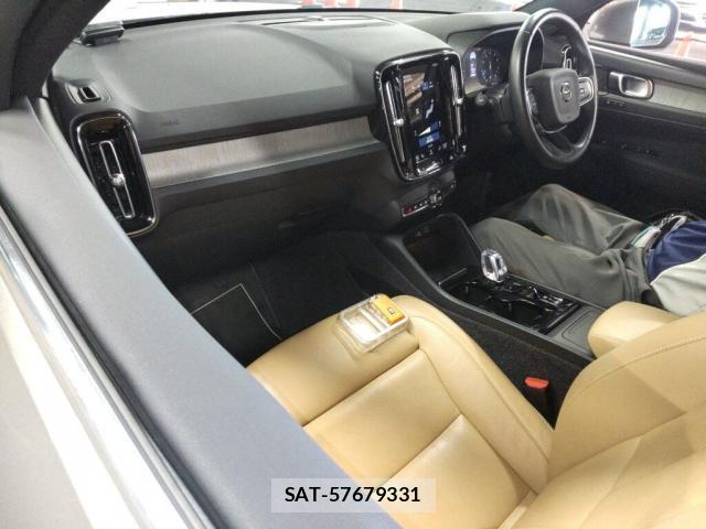 Volvo XC40 2021-07 8071008-2