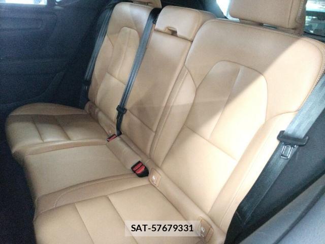 Volvo XC40 2021-07 8071008-3