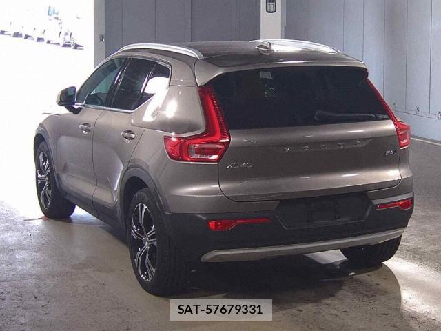 Volvo XC40 2021-07 8071008-4