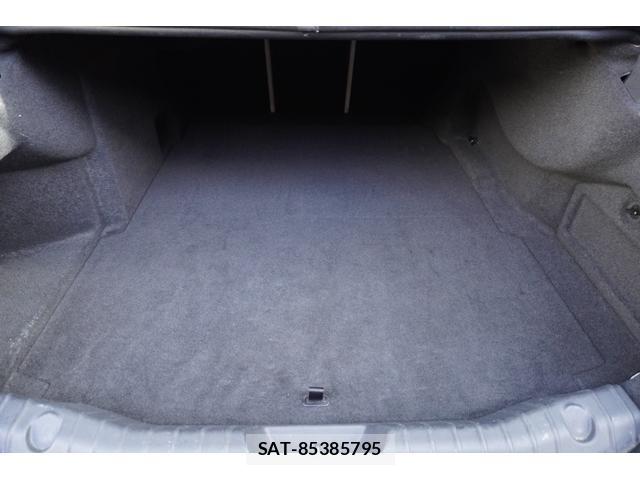 Jaguar XF 2017-02 8072549-13