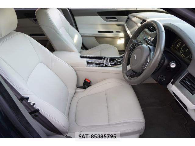 Jaguar XF 2017-02 8072549-16